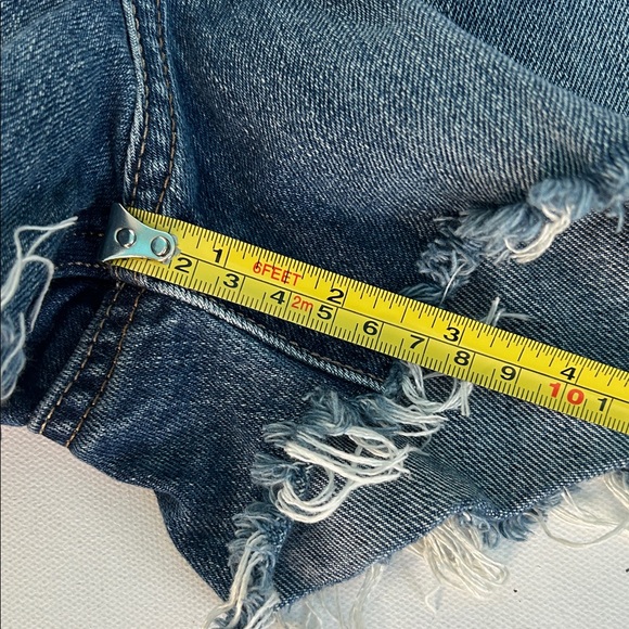 Lucky Brand Shorts Women's 8 Frayed Hem Denim Shorts ‘The Cut Off’ Button Up - Picture 13 of 13